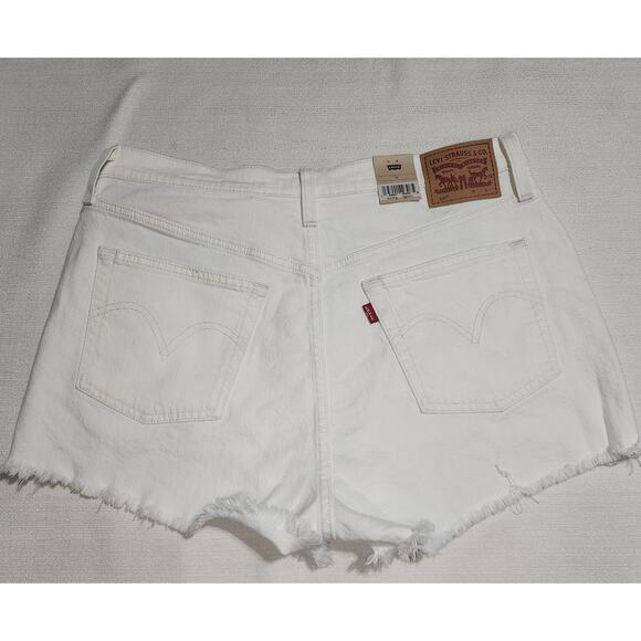 Levi's 501 shorts original 32'' waists a high rise fitted through the hip - Picture 5 of 9
